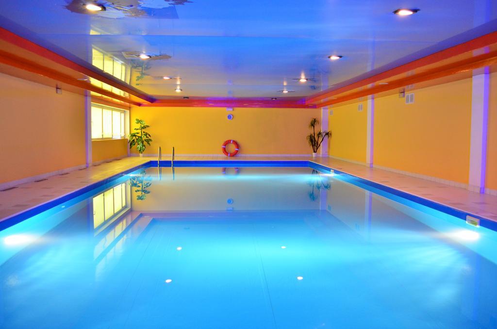 Hotel Mikorzyn Ślesin 外观 照片