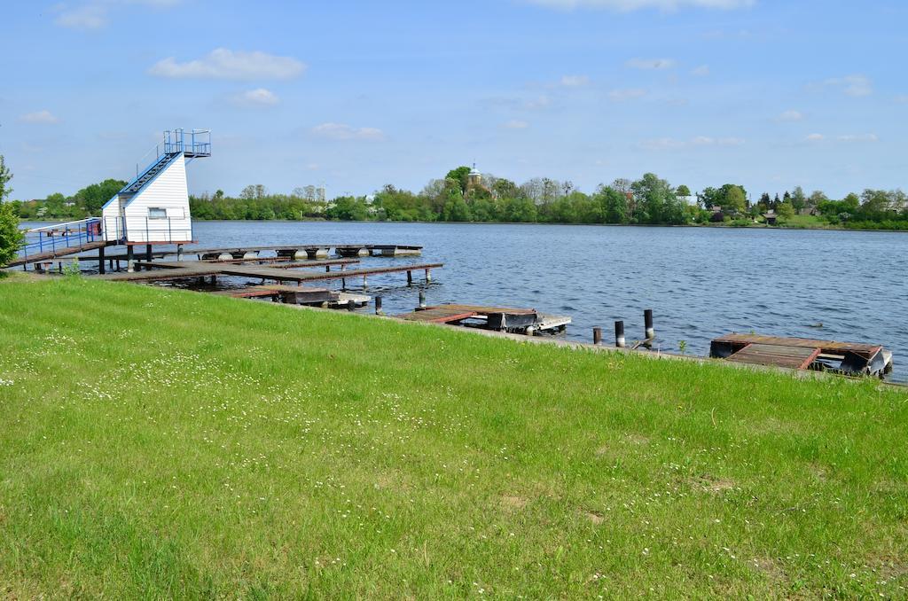 Hotel Mikorzyn Ślesin 外观 照片