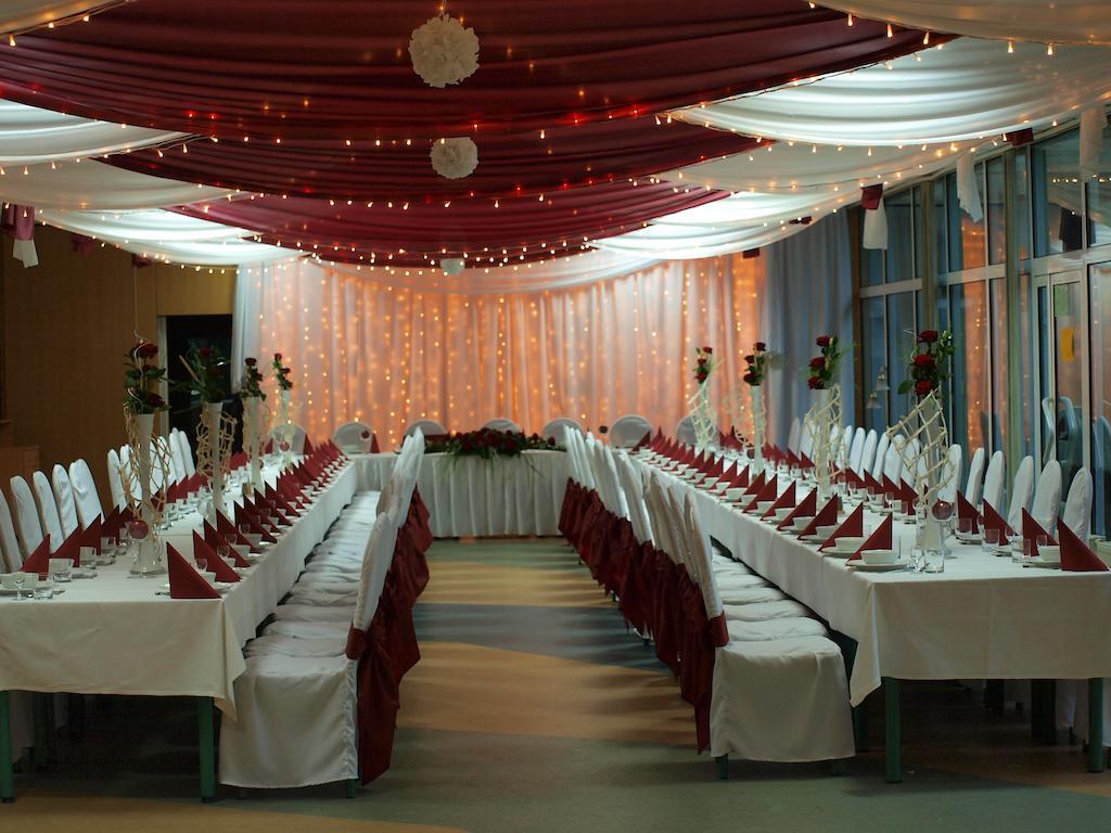 Hotel Mikorzyn Ślesin 外观 照片